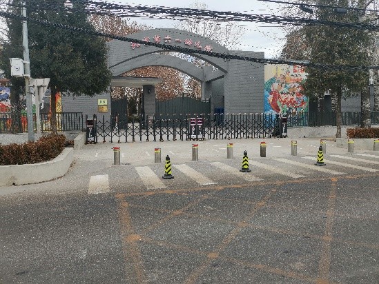 伸缩门