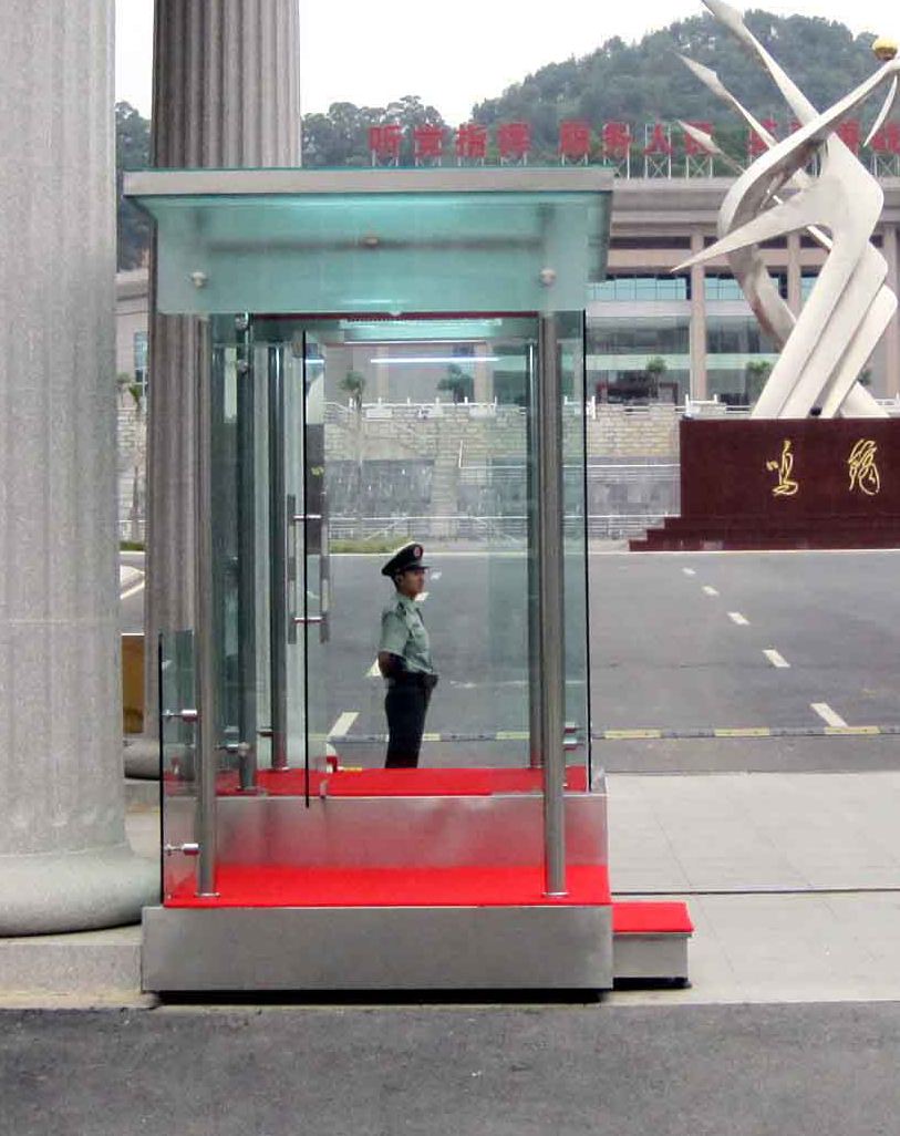 伸缩门